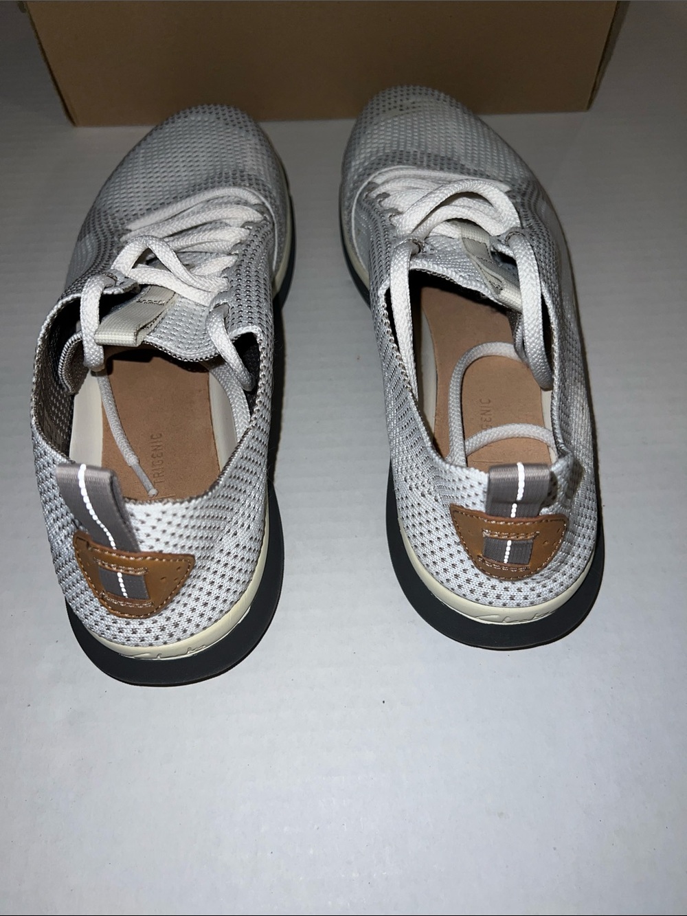 Clarks Men’s White Knit Lace-Up Sneaker with Black Sole - Picture 4 of 8